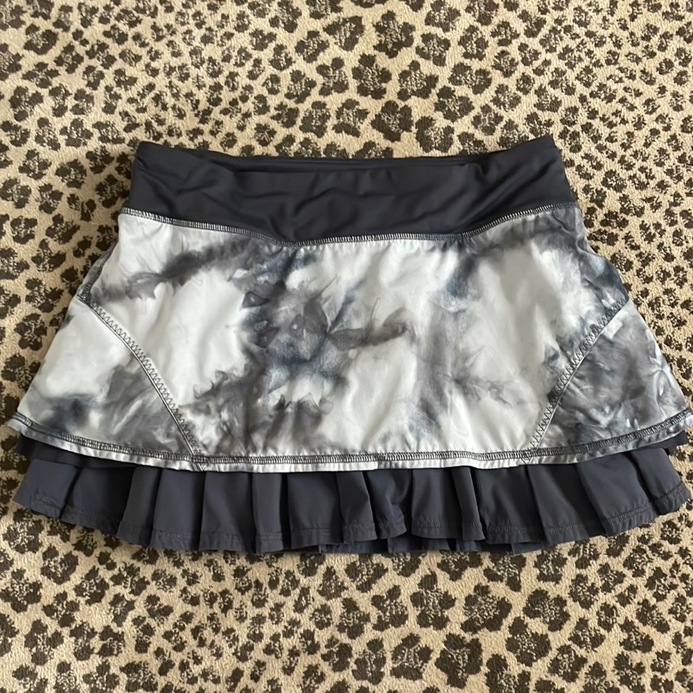 Lululemon White/Grey Tie Dye Ruffle Tennis Skirt 6